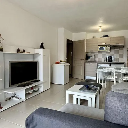 Apartment Calme 2 Pieces Avec Terrasse Et Parking, Proche A - Fr-1-225-803 *